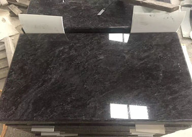 Chine Pierres tombales noires adaptées aux besoins du client de granit, pierres commémoratives de granit avec le point blanc fournisseur