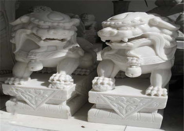 Chine Sculpture blanche en lion de marbre de jade, couleur adaptée aux besoins du client par sculptures animales en pierre fournisseur